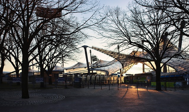 易并非决定 易并非决定